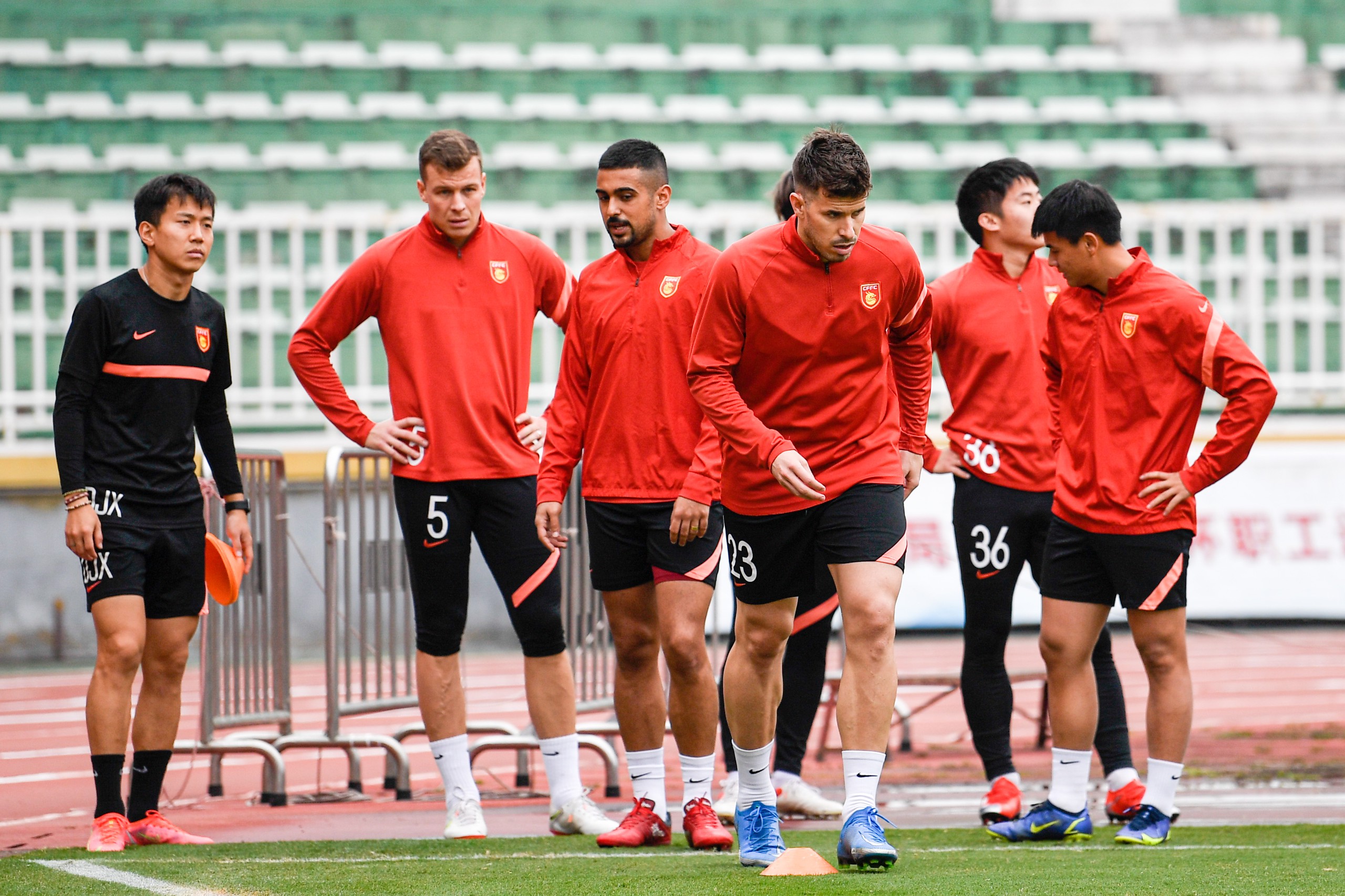 金沙娱乐城官网-包含狼队球员集体罢训，俱乐部陷入风波的词条